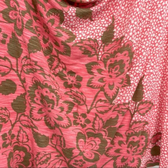 Tommy Bahama coral pink, tan/griege, white hawaiian flower print stretchy top - Picture 2 of 6